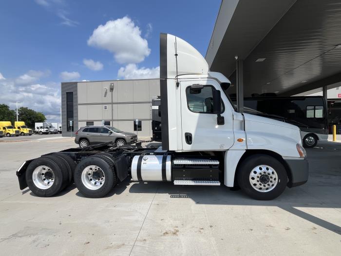 2020 Freightliner Cascadia-3