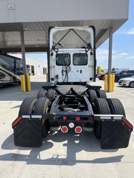 2020 Freightliner Cascadia-7