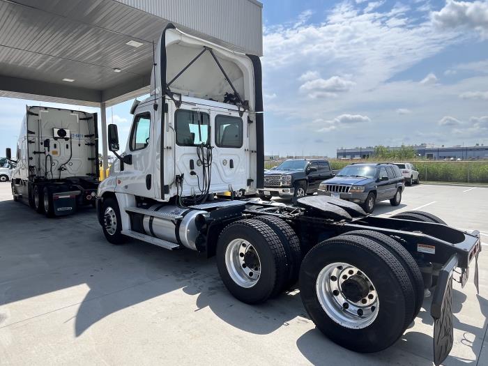 2020 Freightliner Cascadia-5