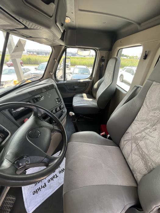 2020 Freightliner Cascadia-9