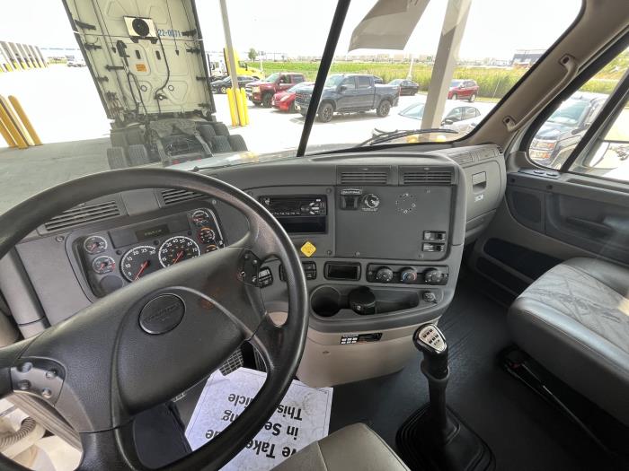 2020 Freightliner Cascadia-11