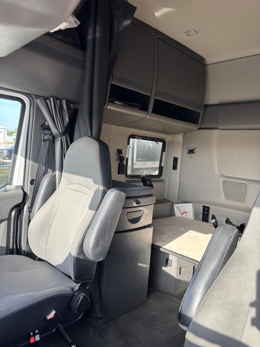 2021 International LT625-10