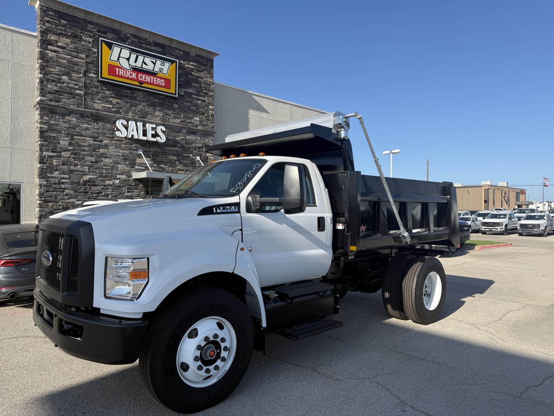 New 1996 Ford F-750 - photo 2
