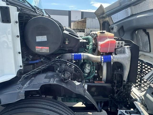 2016 Volvo VNL300-1
