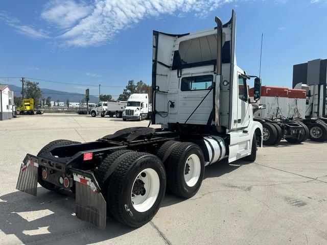 2016 Volvo VNL300-5