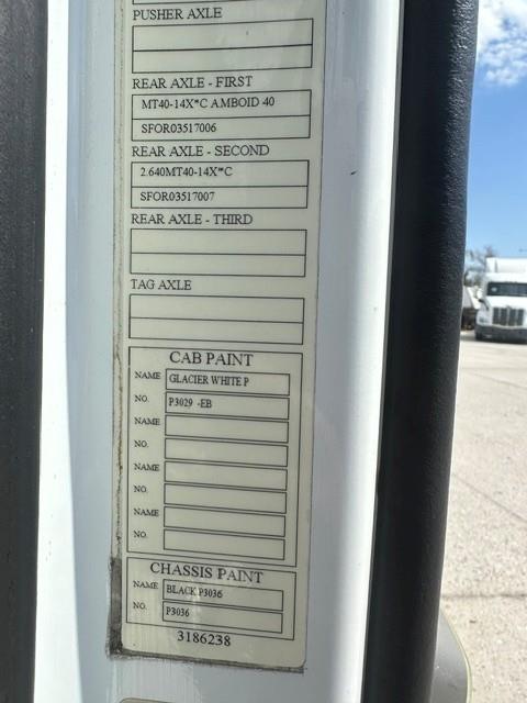 2016 Volvo VNL300-12