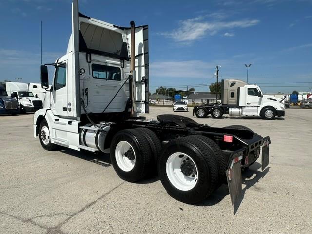 2016 Volvo VNL300-15