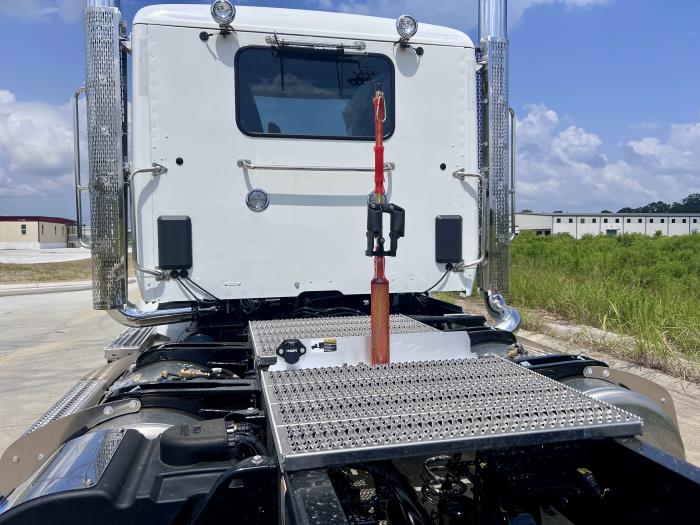 2027 Peterbilt 567-10