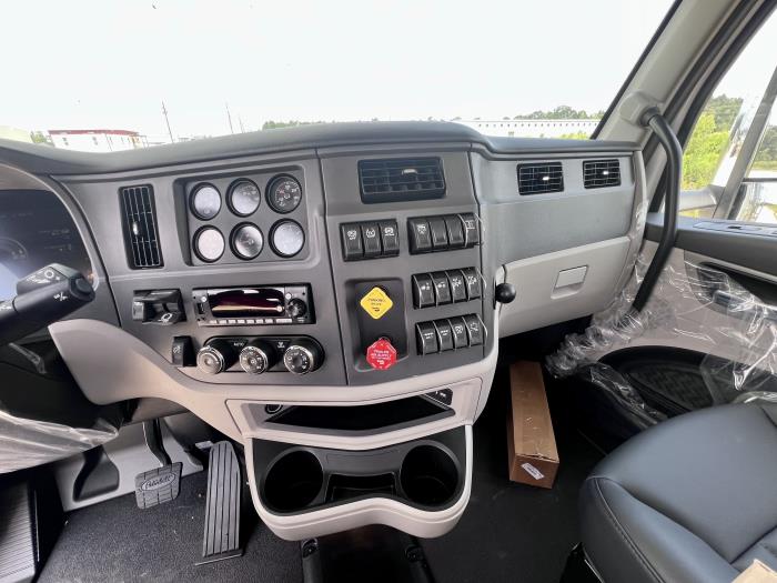 2027 Peterbilt 567-12