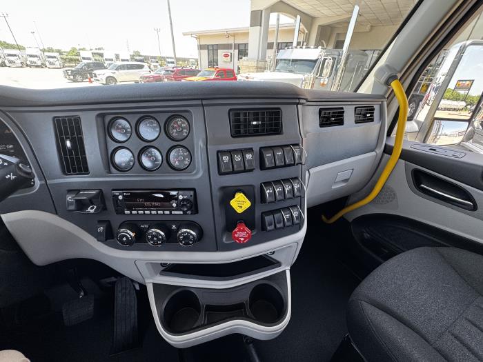 2027 Peterbilt 567-17