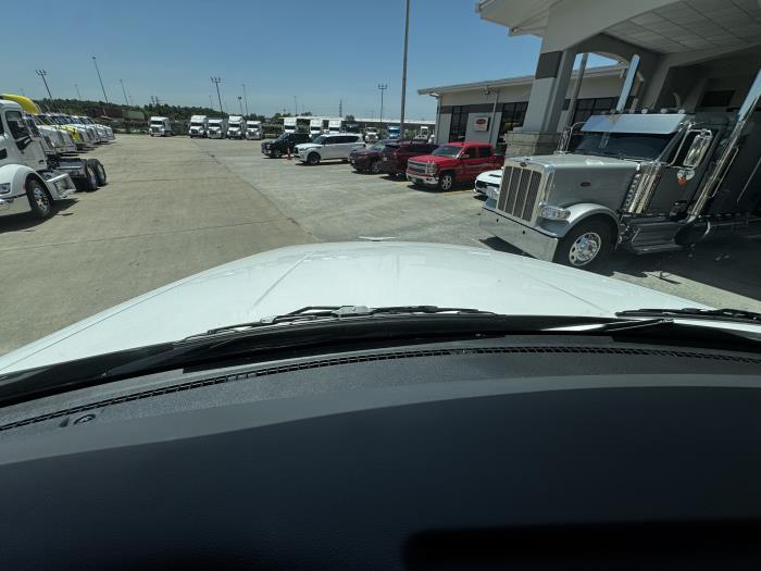2027 Peterbilt 567-28