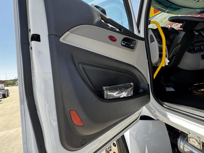 2027 Peterbilt 567-13