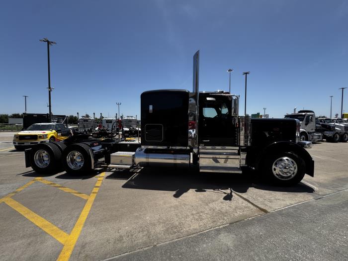 2027 Peterbilt 589-8