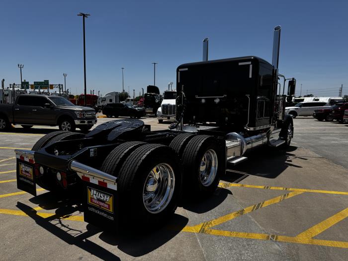 2027 Peterbilt 589-10