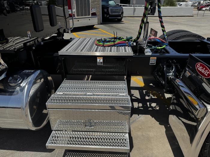 2027 Peterbilt 589-11