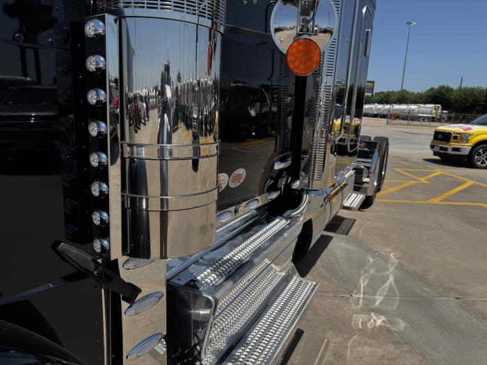 2027 Peterbilt 589-14