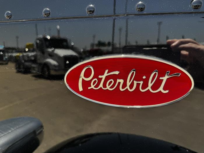 2027 Peterbilt 589-15