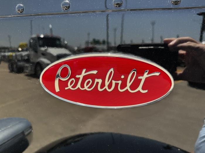 2027 Peterbilt 589-29