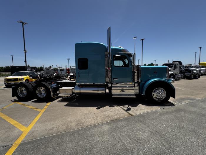 2027 Peterbilt 589-9