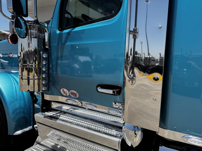 2027 Peterbilt 589-12