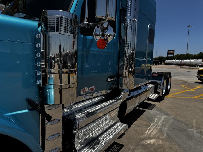 2027 Peterbilt 589-13