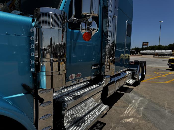 2027 Peterbilt 589-14