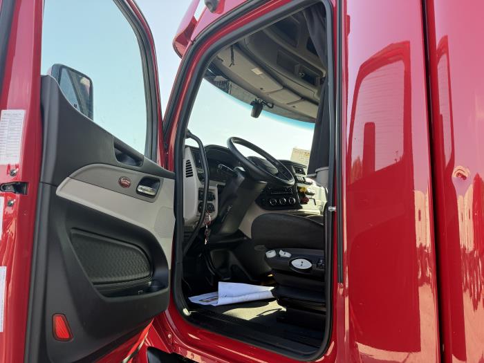 2022 Peterbilt 579-12