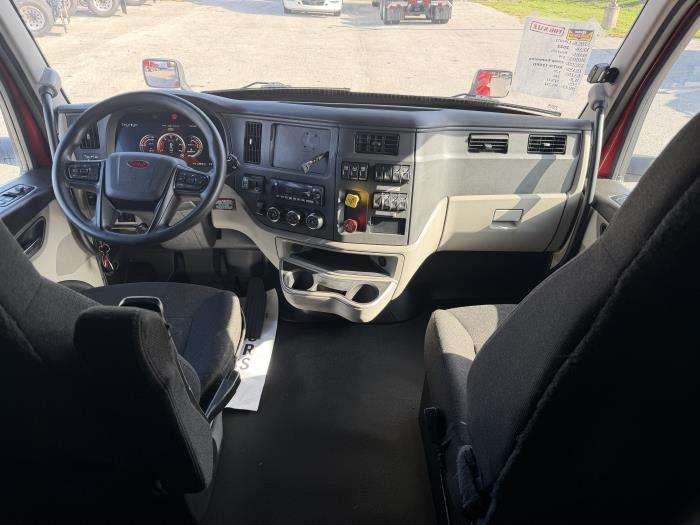2022 Peterbilt 579-18