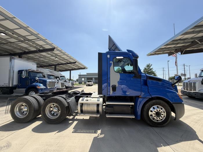 2020 Freightliner Cascadia-2