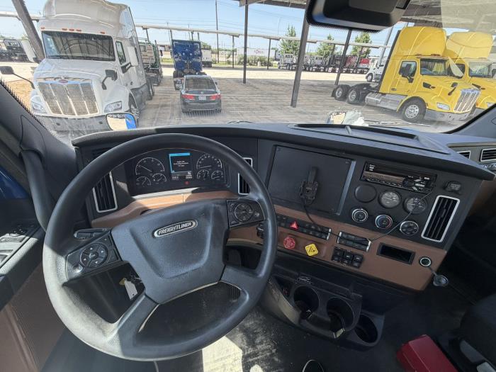 2020 Freightliner Cascadia-8