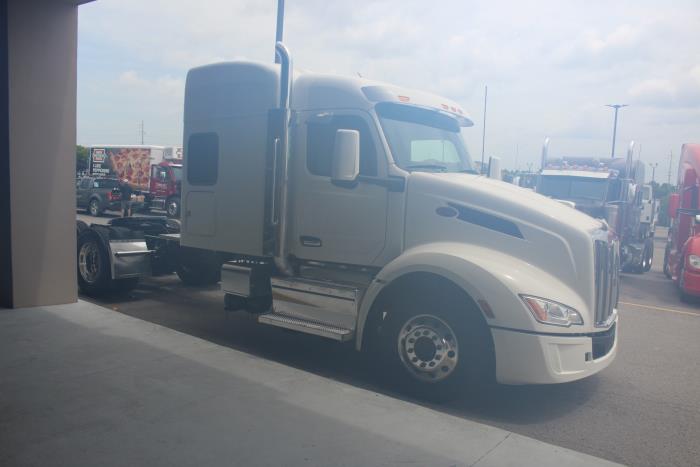 2023 Peterbilt 579-7