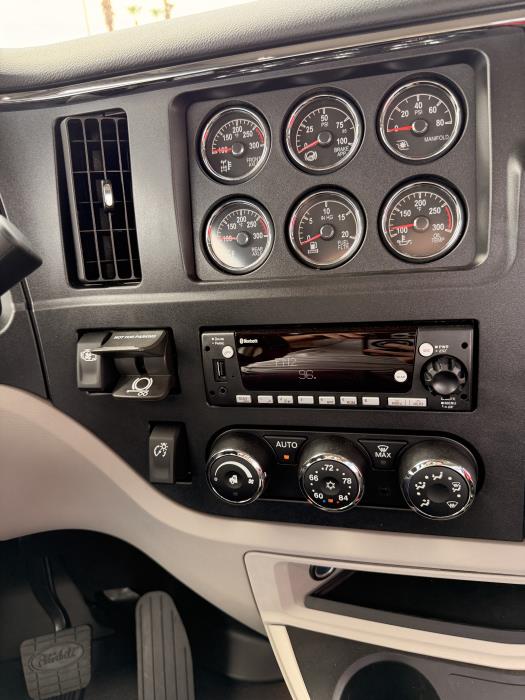 2026 Peterbilt 589-18