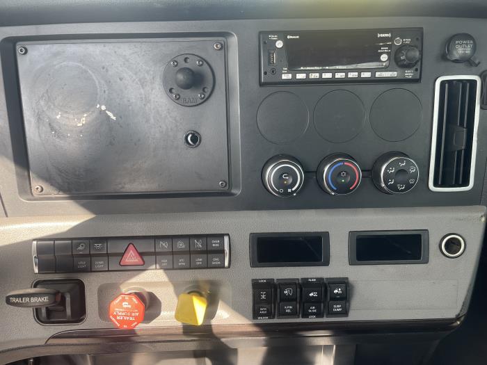 2022 Freightliner Cascadia-13