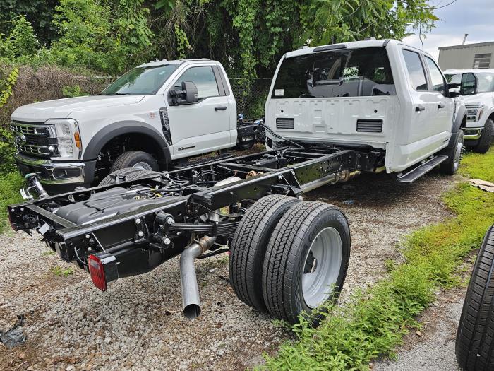 2026 Ford F-550-3
