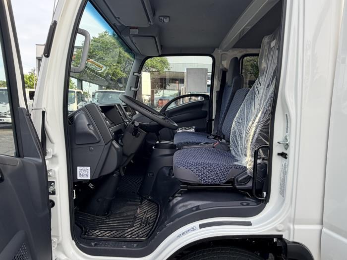 2027 Isuzu NPR-HD-12