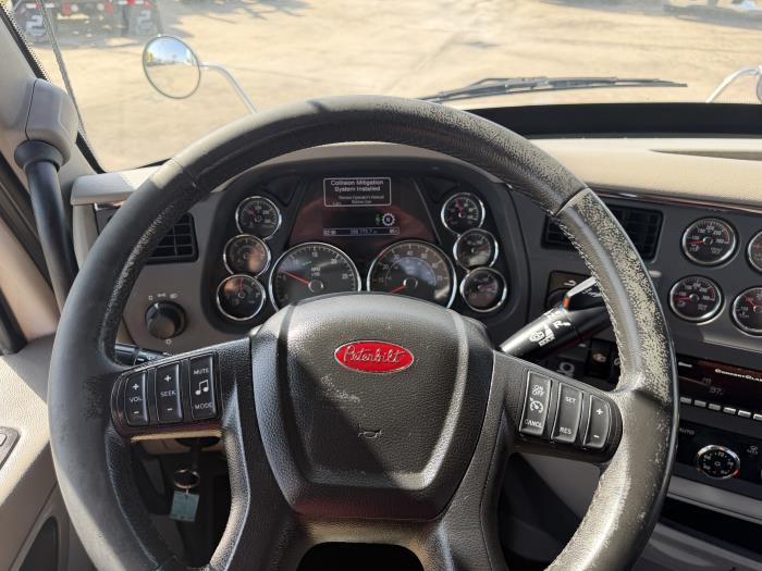 2022 Peterbilt 579-29