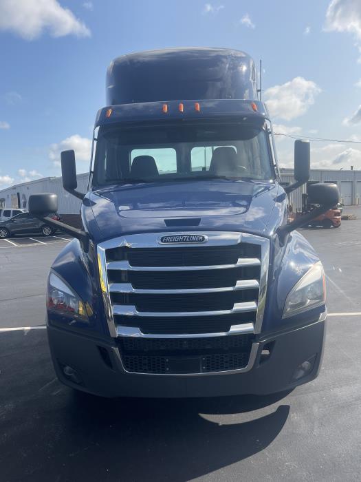 2022 Freightliner Cascadia-1