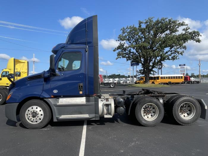 2022 Freightliner Cascadia-3