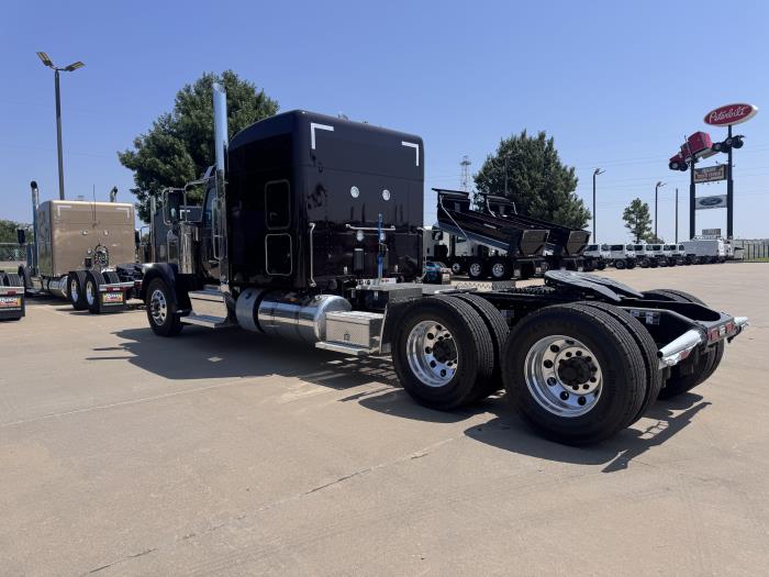 2027 Peterbilt 589-2