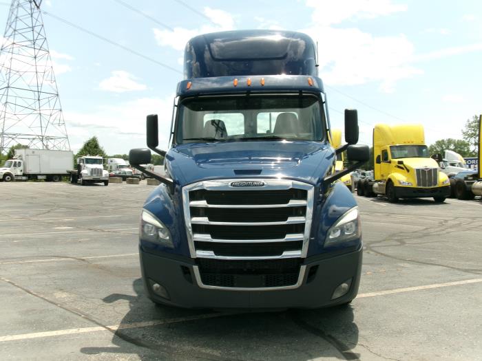 2022 Freightliner Cascadia-1