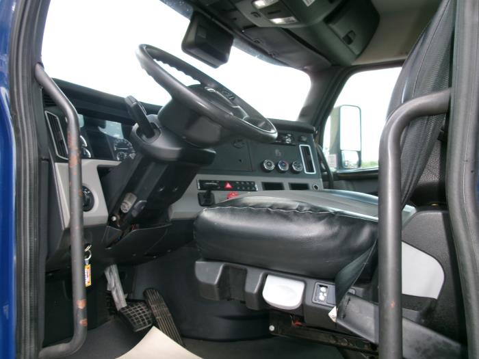 2022 Freightliner Cascadia-14
