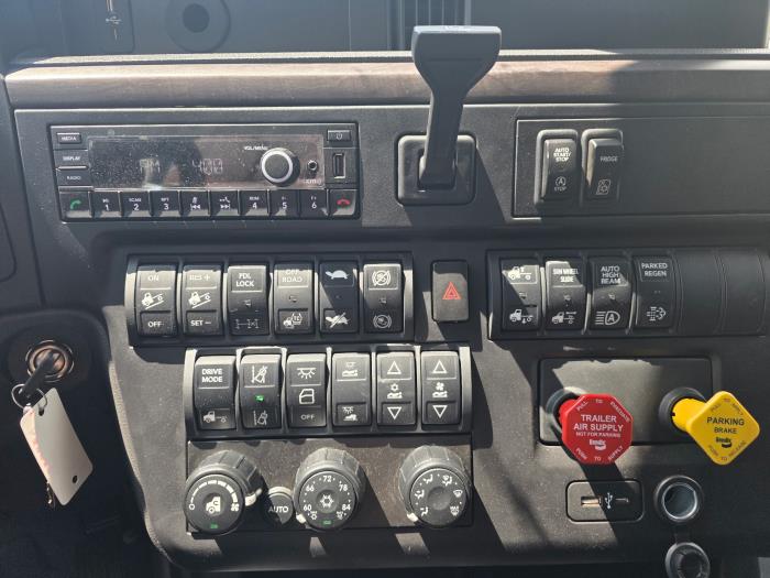 2027 International LT625-8