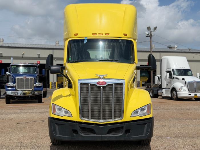 2023 Peterbilt 579-1