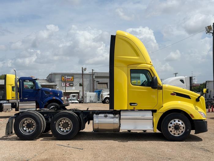 2023 Peterbilt 579-3