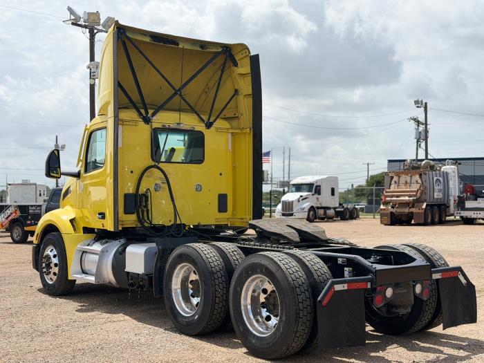 2023 Peterbilt 579-6