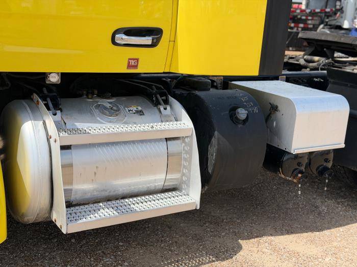2023 Peterbilt 579-9