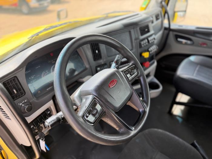 2023 Peterbilt 579-19