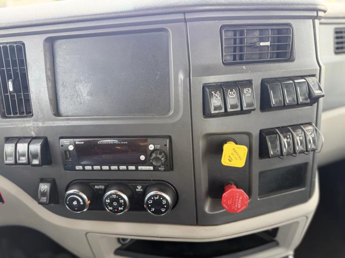 2023 Peterbilt 579-21
