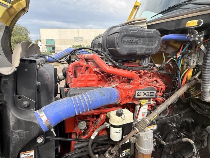 2023 Peterbilt 579-8