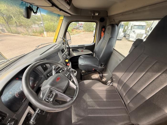 2023 Peterbilt 579-9